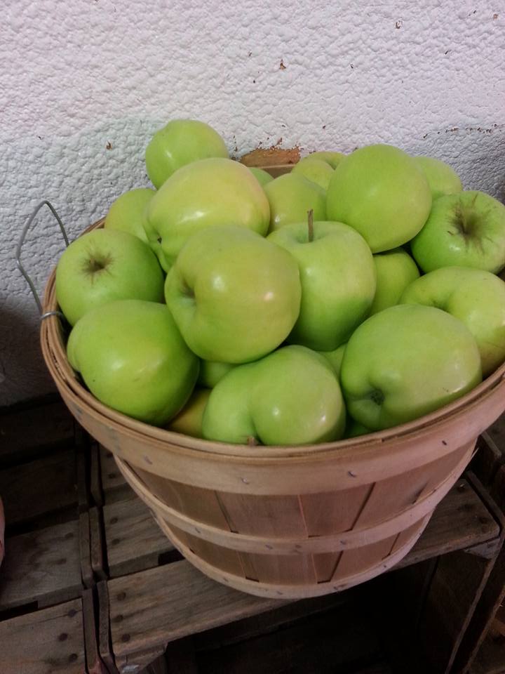 Apples Ginger Gold half bushel WM FarmLink